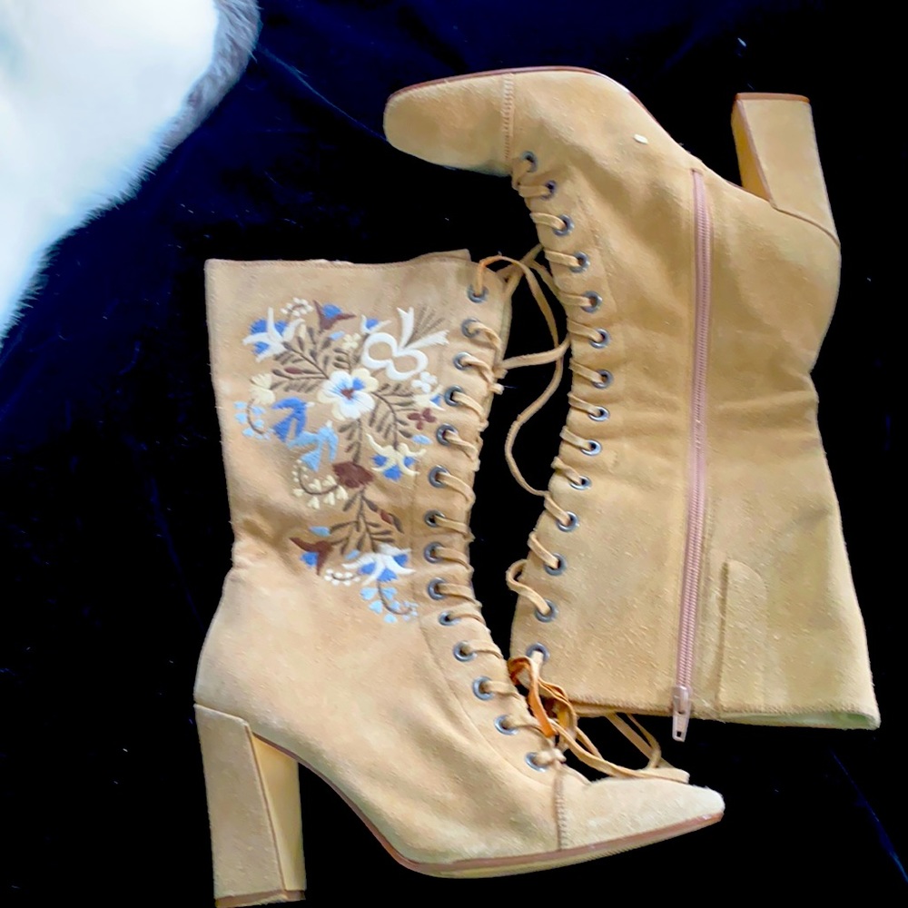 Embroidered suede boots 9M